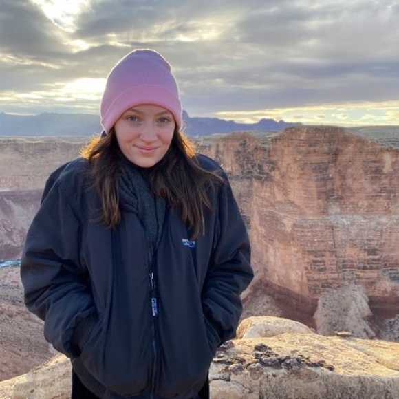 Meet your Posher, Adriana - Picture 1 of 1